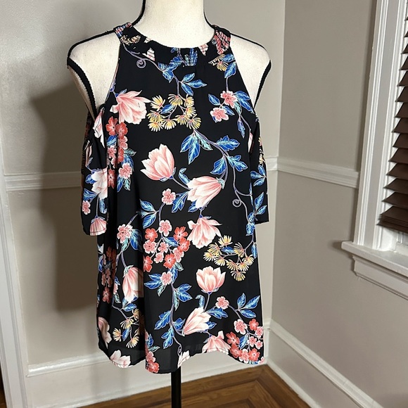 3/$20💥 Lily White Blouse Black & Pink Floral Print Cold Shoulder Flutter Sleeve - Picture 15 of 16